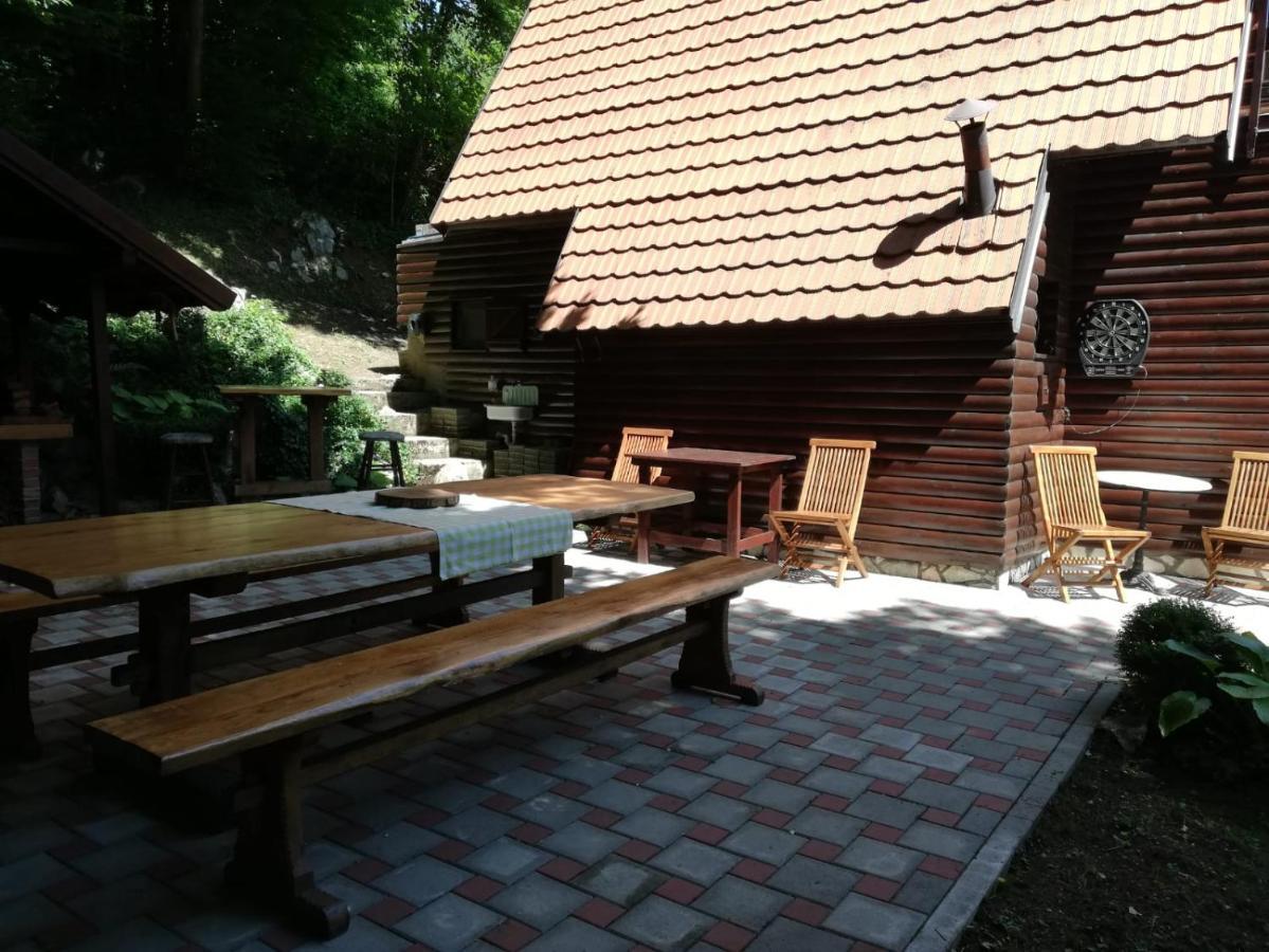 Holiday Home Mreznica غورنيي زفيتْسا المظهر الخارجي الصورة