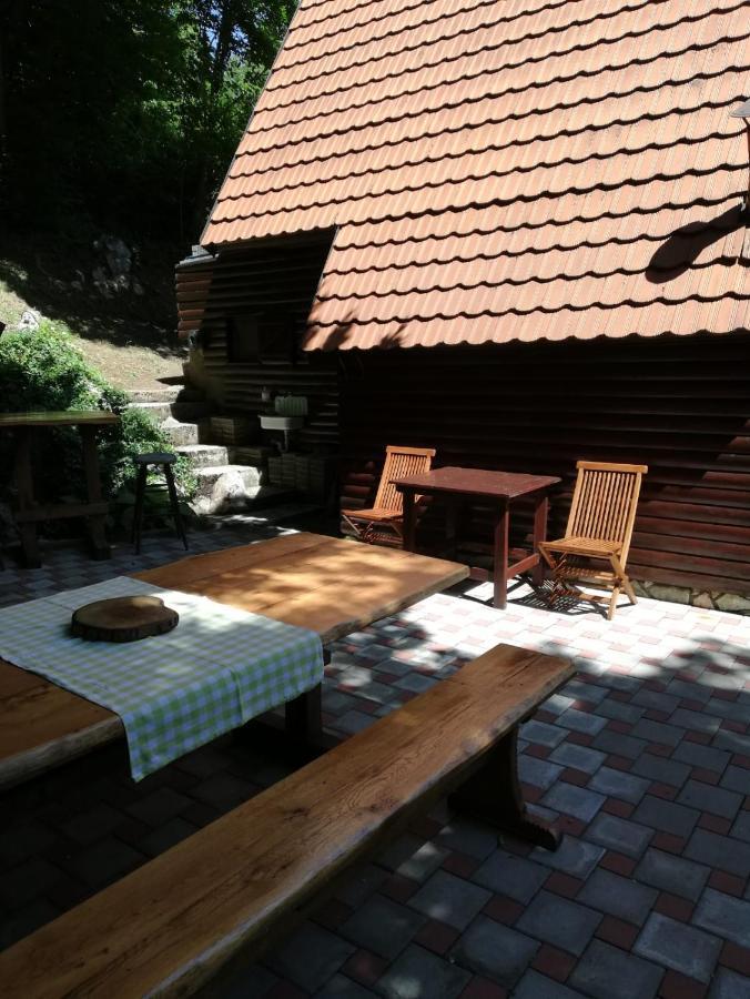 Holiday Home Mreznica غورنيي زفيتْسا المظهر الخارجي الصورة