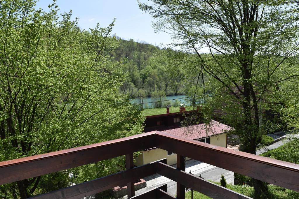 Holiday Home Mreznica غورنيي زفيتْسا الغرفة الصورة