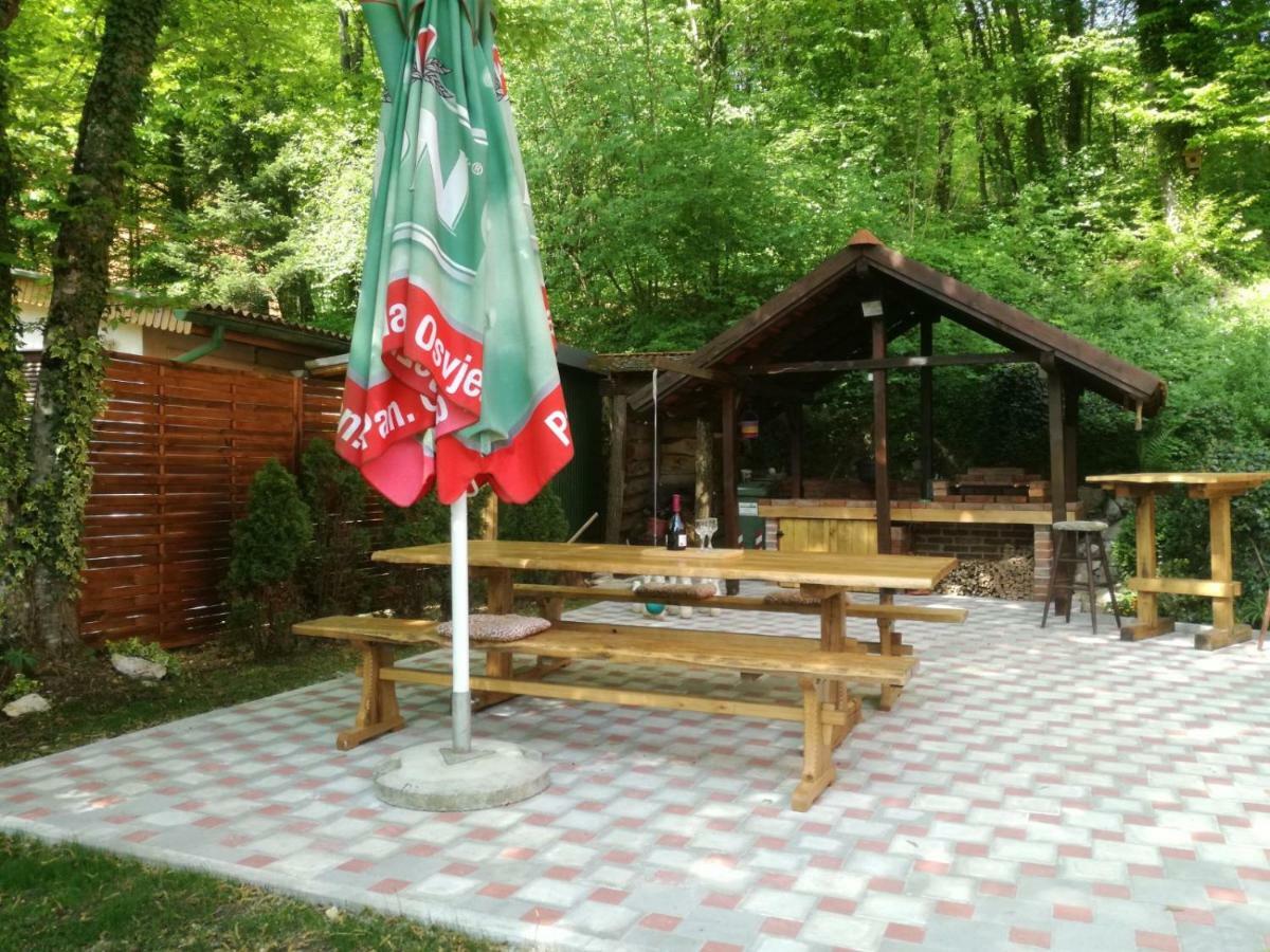Holiday Home Mreznica غورنيي زفيتْسا المظهر الخارجي الصورة